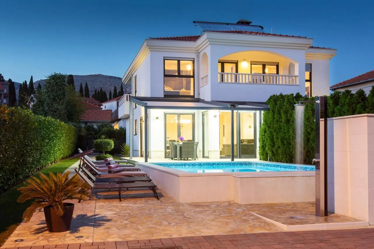 Luxury City Villa Traù