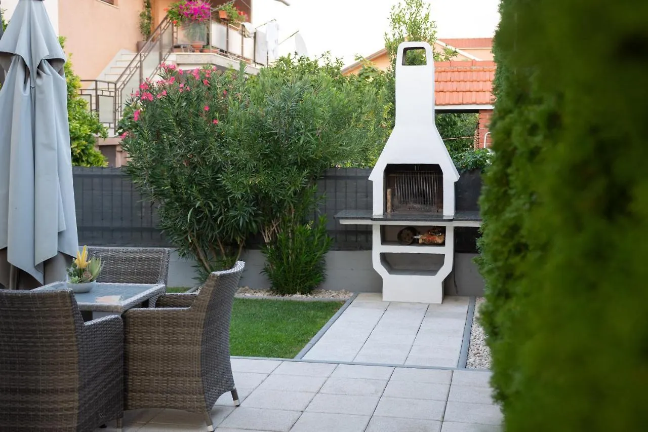 Luxury City Villa Traù 0*,
